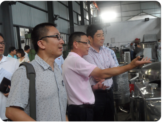 溫州經(jīng)濟技術(shù)開發(fā)區(qū)管委會領(lǐng)導(dǎo)來司調(diào)研考察(圖1) 溫州經(jīng)濟技術(shù)開發(fā)區(qū)管委會領(lǐng)導(dǎo)來司調(diào)研考察(圖1)